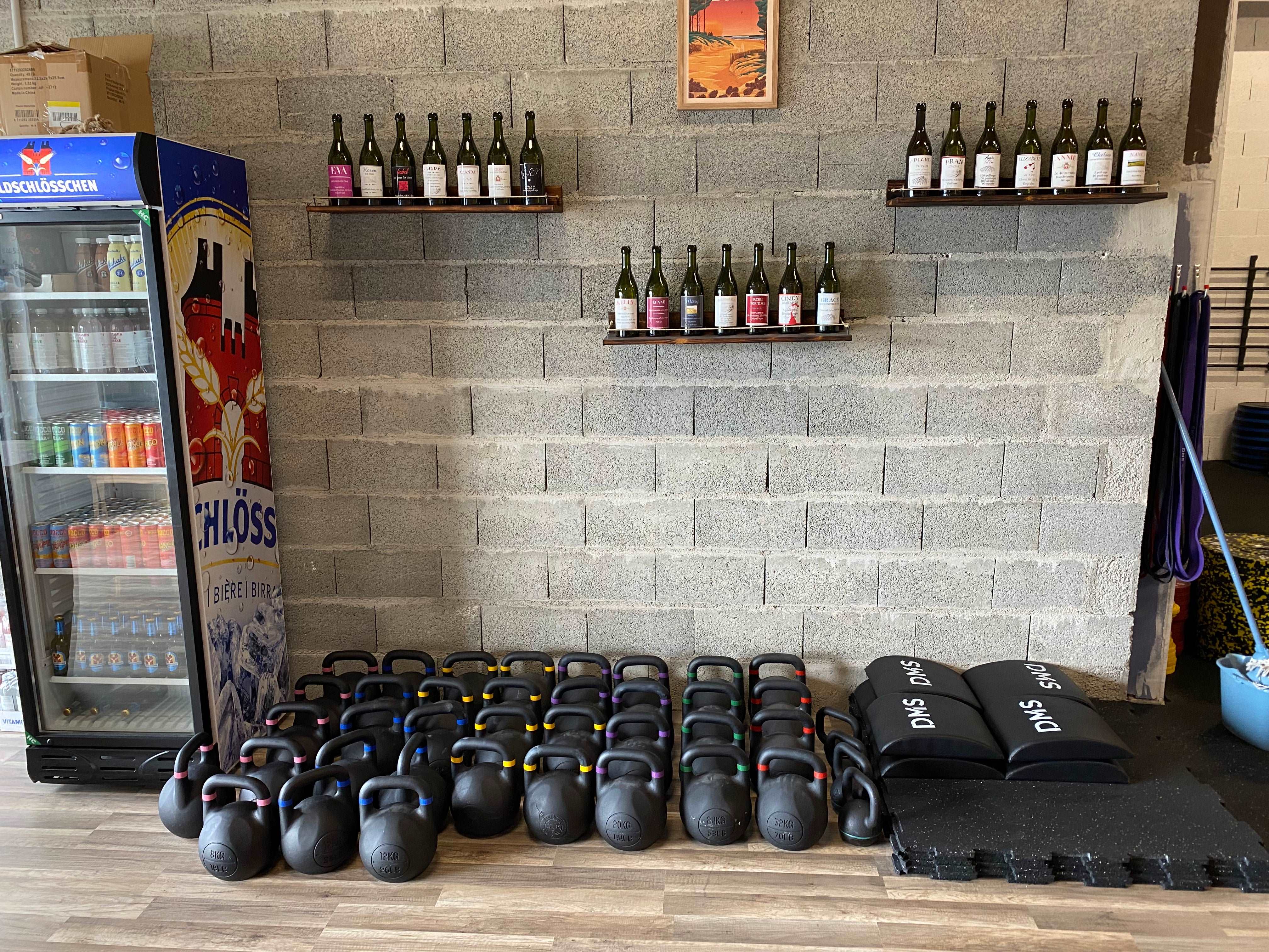 Reception with Multiple Competition Kettlebells with Flat Head + DMS Abmats