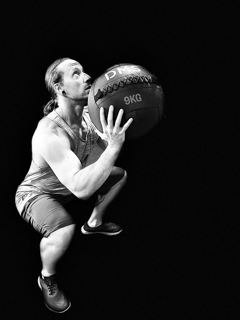 Endurance Wall Ball 1000D PVC Carbon Fiber.