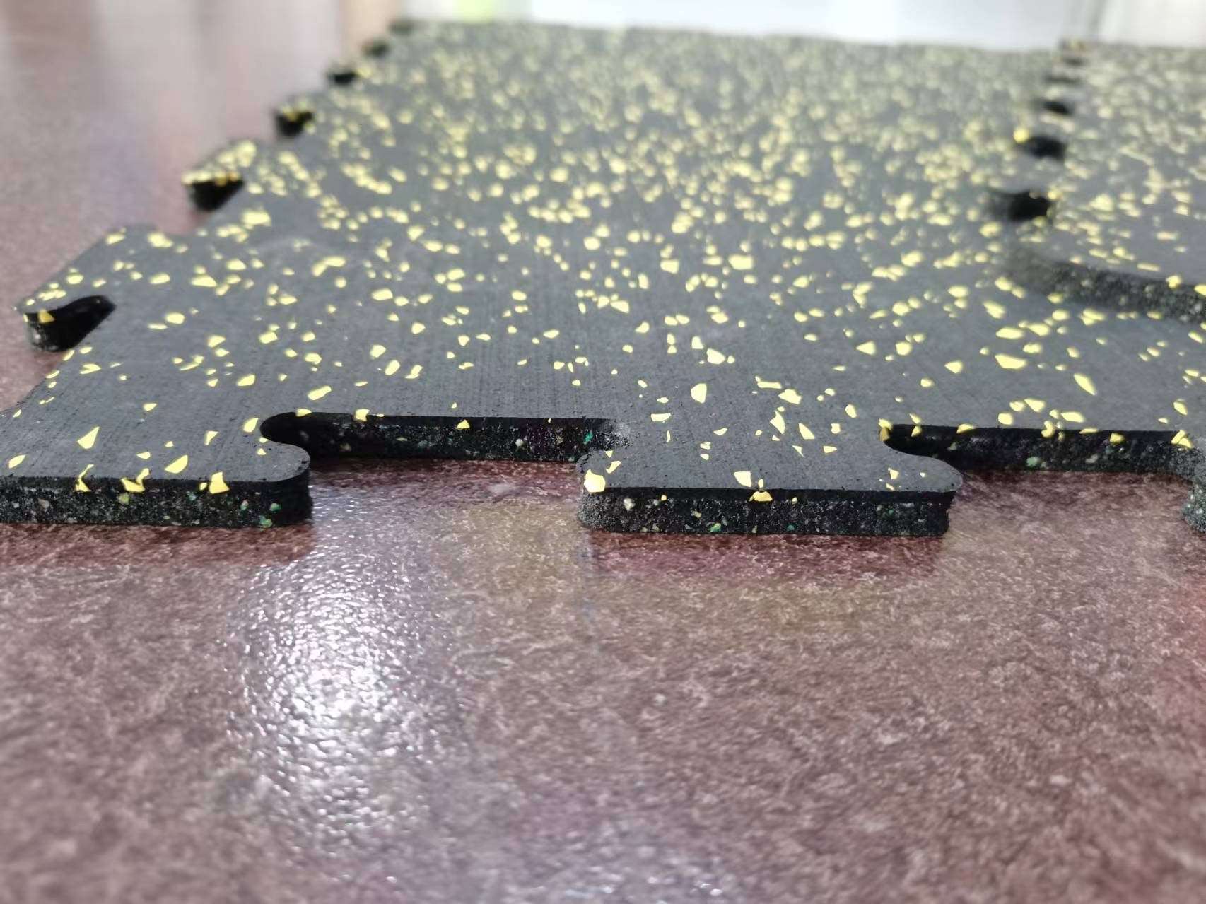 EPDM Puzzle Tiles with PU Foam Base