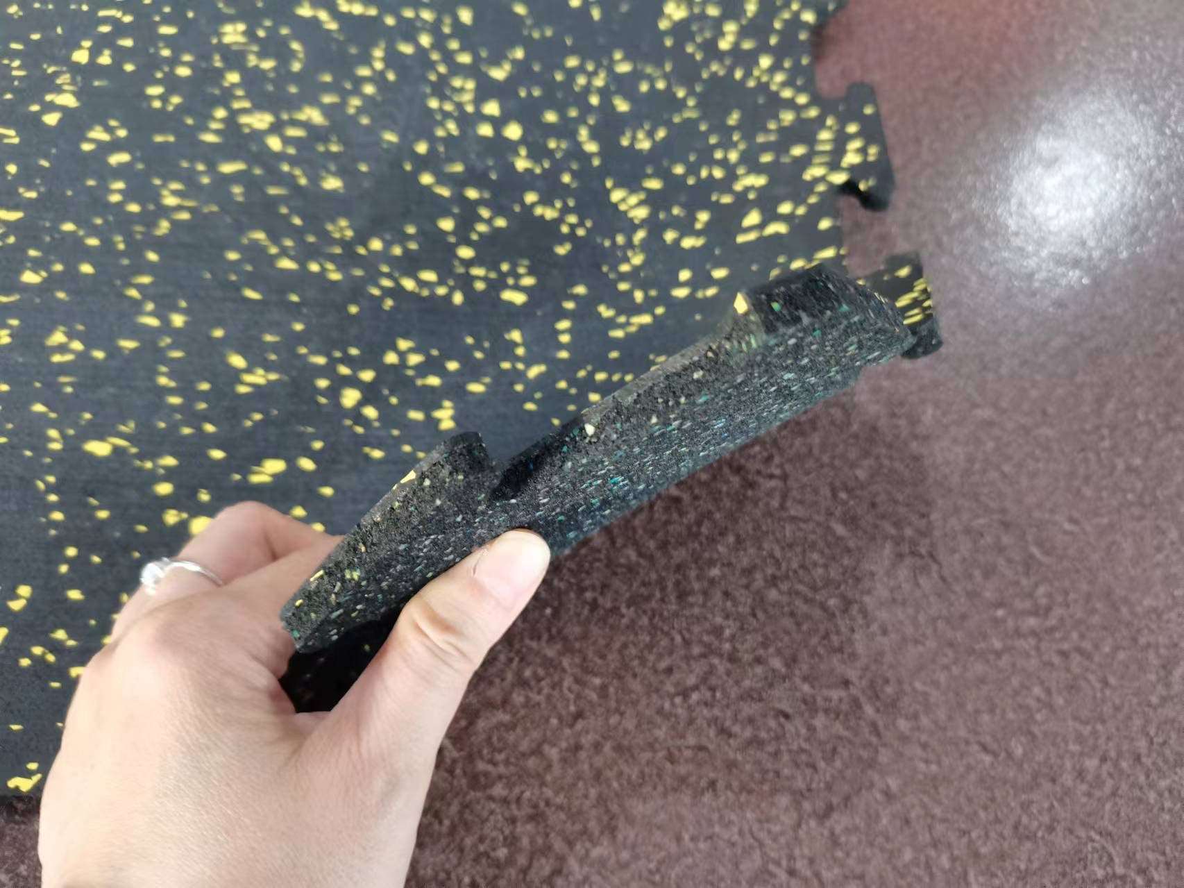 EPDM Puzzle Tiles with PU Foam Base